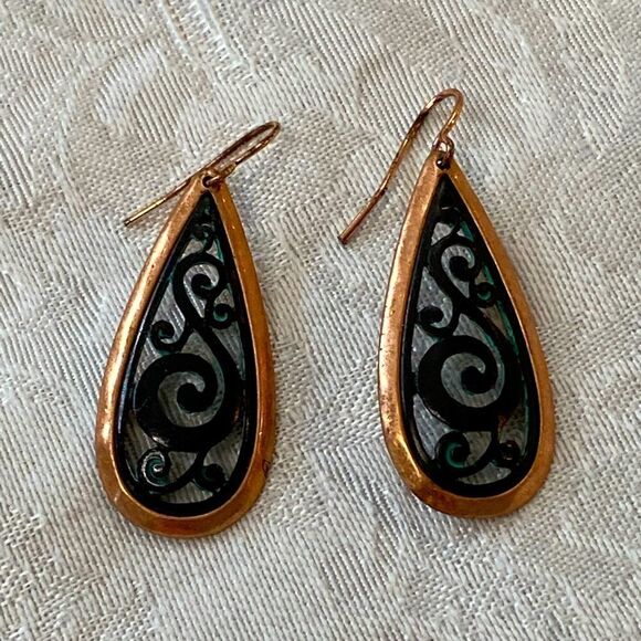 0949 - Tear drop dangle copper with green patina - Picture 1 of 6
